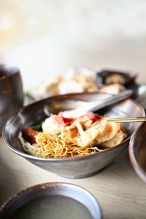 "Elegant luxury ramen bowl in artisanal stoneware, ideal for hosting or gifting during festive occasions in Singapore"