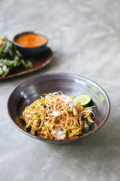 "Elegant luxury ramen bowl in artisanal stoneware, ideal for hosting or gifting during festive occasions in Singapore"