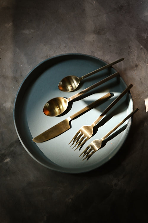 Brushed gold stainless steel cutlery set, 20-piece flatware for four with forks, spoons and knives, matte gold squared handles