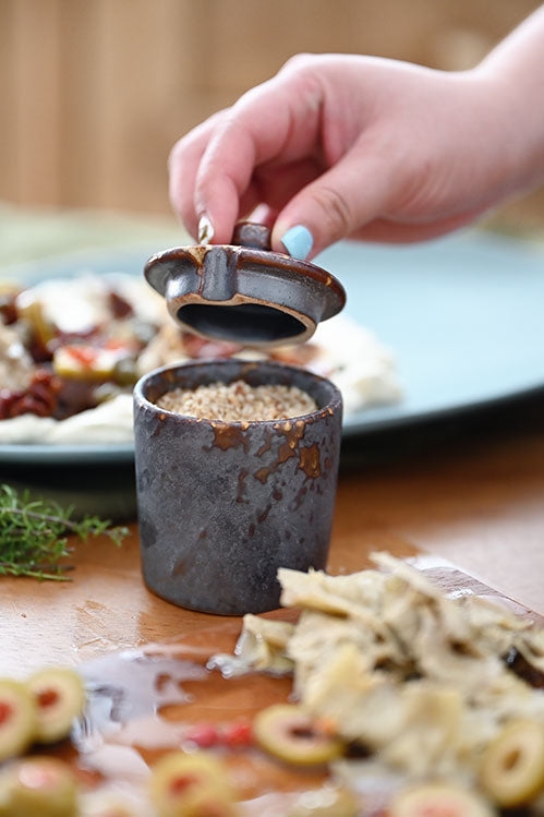 From sea salt to chilli flakes, dukkah to five spice, our ceramic, lidded Seasoning Jar is the ideal vessel for storing garnishes and seasonings both in the kitchen and on the dining table. 